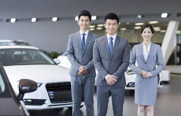 汽車(chē)銷(xiāo)售顧問(wèn)的多面手職責(zé) 溝通、專(zhuān)業(yè)與服務(wù)并重